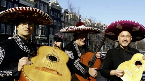 Danseres met een leuke slang