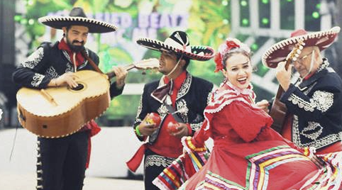Mexicaanse danseres met slang
